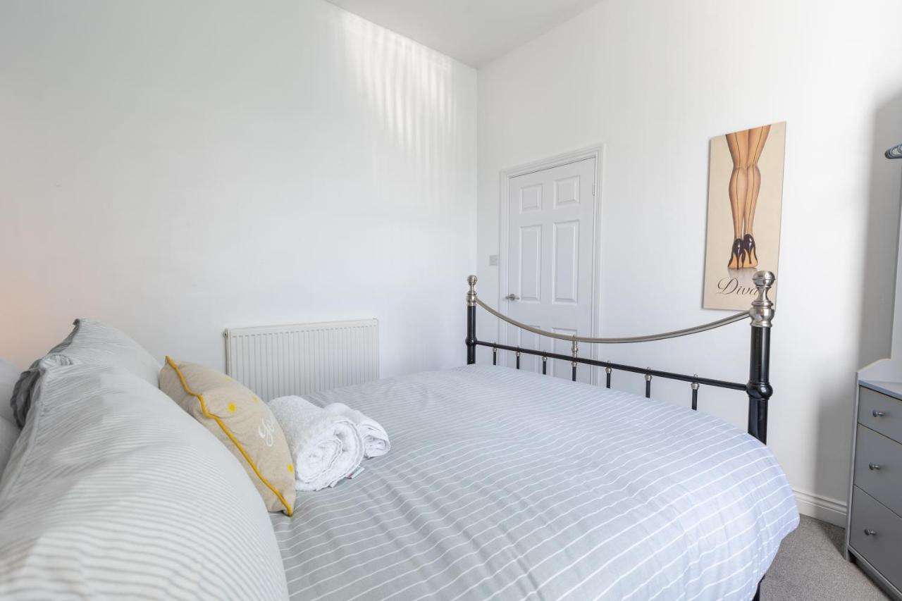 Platform Stadium Apartment With Parking Kingston upon Hull Exterior photo